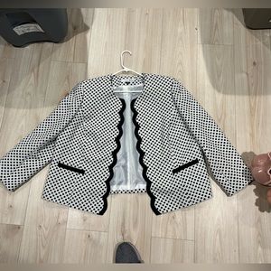 Tahari 22w black and white dotted blazer!